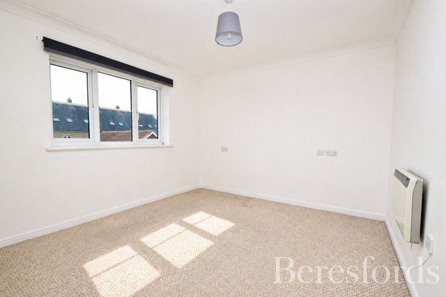 17, Mortimer Way, Essex photo 2