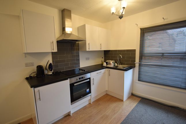 Flat to rent in Cardiff Road, Watford
