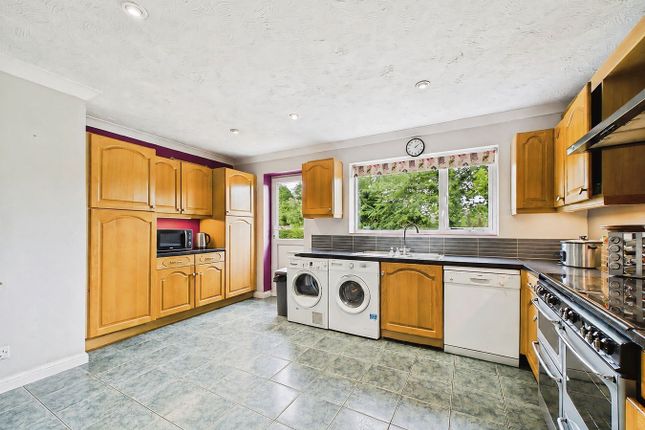 47, Lindsay Avenue, Hitchin photo 2