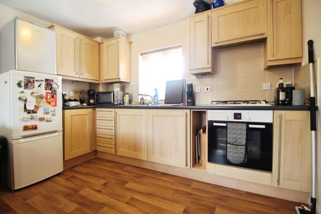 7 Alicia Close, Swindon photo 4