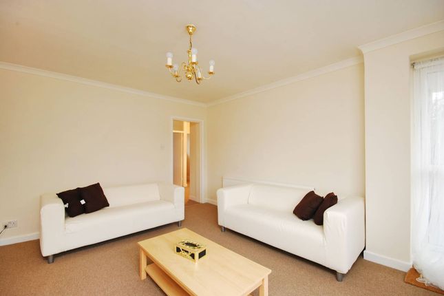 Flat for sale in The Willoughbys, Barnes, London