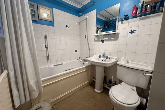 Flat for sale in Swallow Drive, Northolt