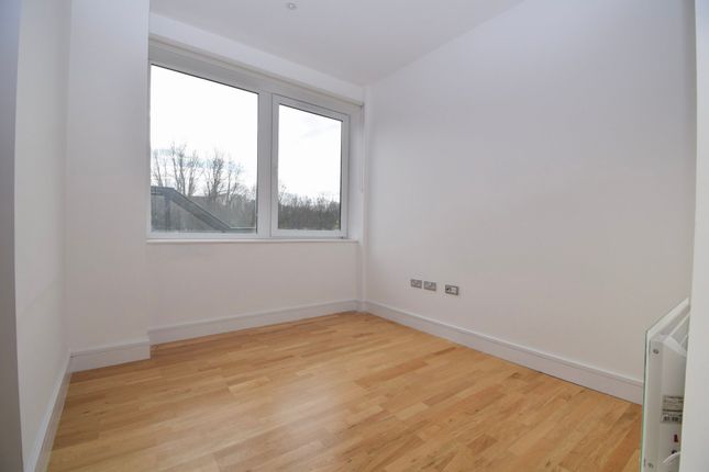 Flat to rent in Bartley Way, Hook, Hampshire