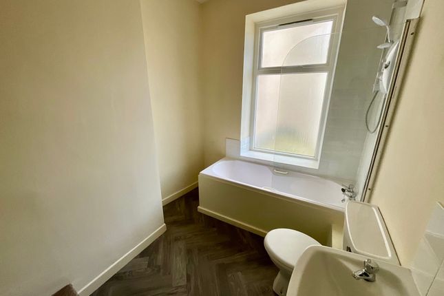 Flat 4 36 Willow Street, Accrington, Accrington photo 4
