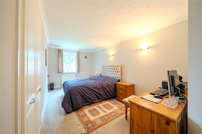Flat 2,, The Highlands, Leeds photo 4