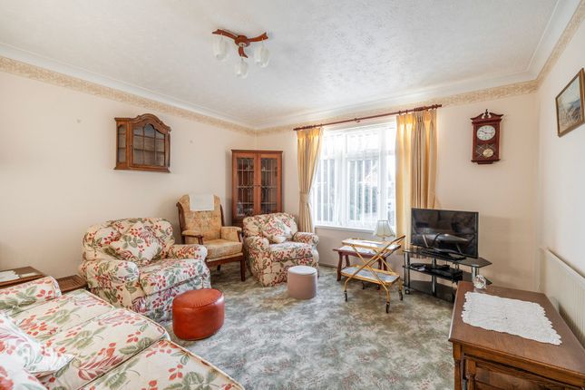 18 Oatlands Close, Lowestoft photo 4
