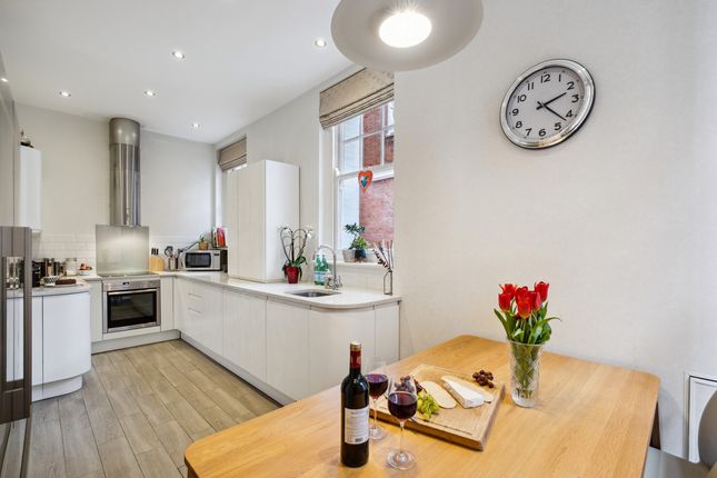 Flat for sale in Bloomburg Street, London