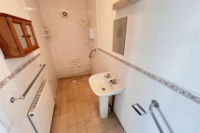 Wet Room/Shower Room Off