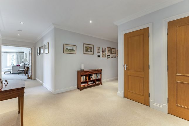4 Evergreen, Cross Road, Ascot photo 3