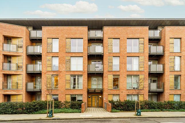 Flat to rent in Beaufort Court, Maygrove Road