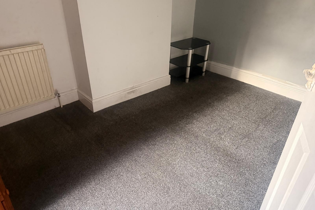 72, Ash Road, Luton photo 3