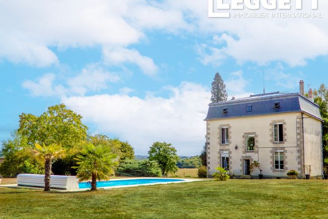 Villa for sale in Saint-Priest-Taurion, Haute-Vienne, Nouvelle-Aquitaine