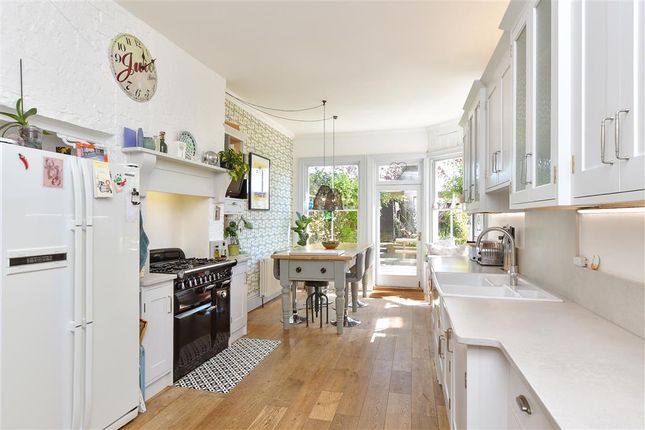 Town house for sale in Wallands Crescent, Lewes, East Sussex