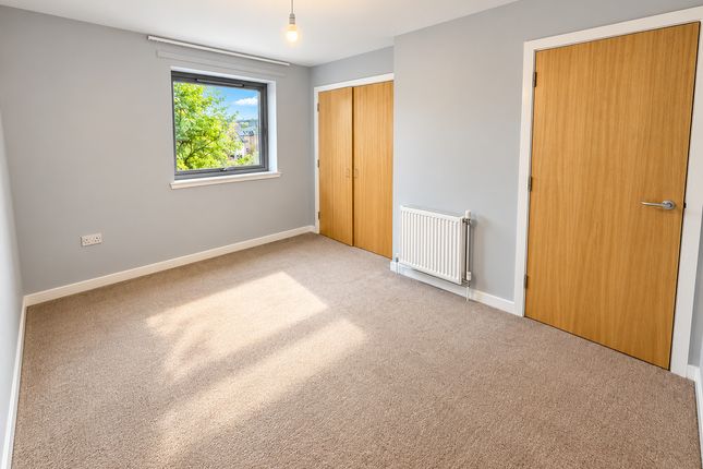Flat Flat 8, 20, St Tridunana's Rest, Edinburgh photo 3
