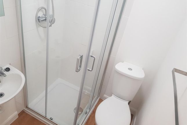 Flat 4, 67, Cedar Road, Surrey photo 4