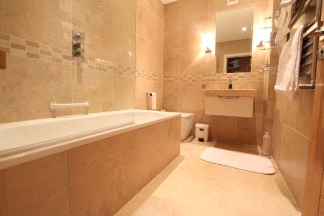 Flat 96, Forset Court,, Edgware Road, London photo 4