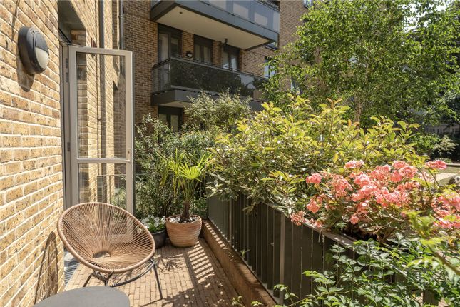 Flat G01,, Bight Court, London photo 4