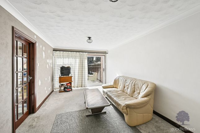 16, Gavina Close, Surrey photo 4