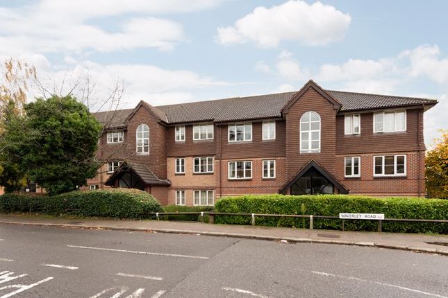 Thumbnail Flat for sale in Waverley Road, Enfield