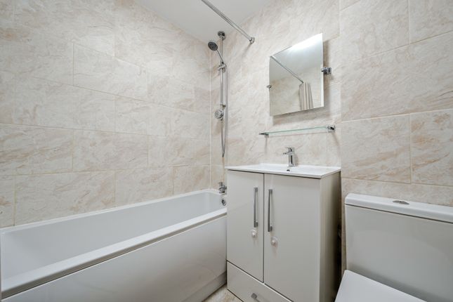 21, Sturt Court, Guildford photo 4