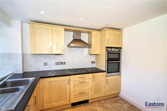 Flat 8, Elizabeth House,, Elizabeth Drive, Surrey photo 4