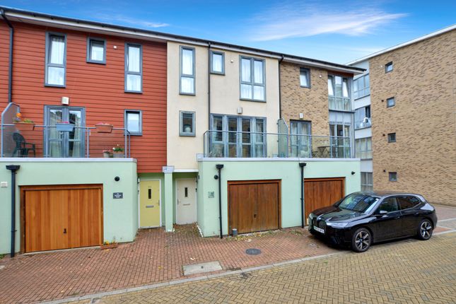 Thumbnail Town house to rent in Scholars Walk, Cambridge