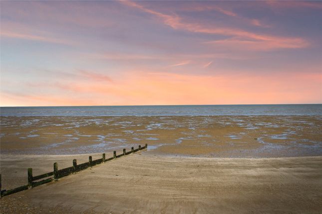 157, Sheppey Beach Villas, Leysdown-on-Sea photo 4