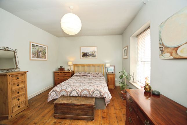 18, Clyngwyn Road, Treorchy photo 4