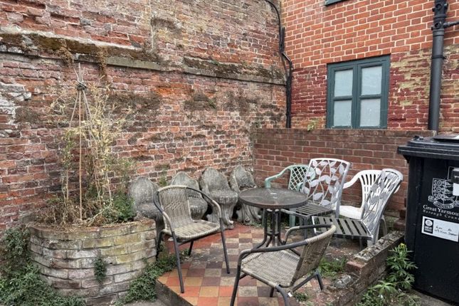 Flat 1, 43 King Street, Great Yarmouth photo 2