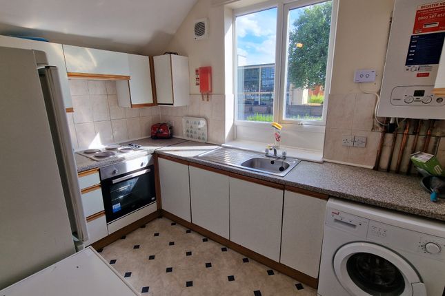 Flat to rent in Balmoral Avenue, Nottingham