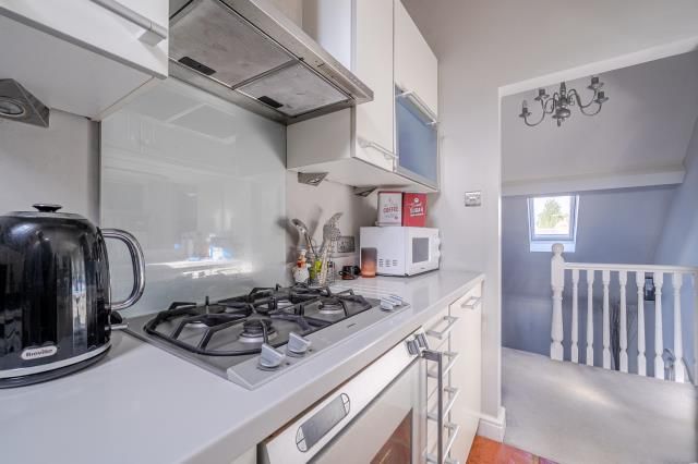 Flat 4 Greenways Court, 77, Kennel Ride, Ascot photo 4