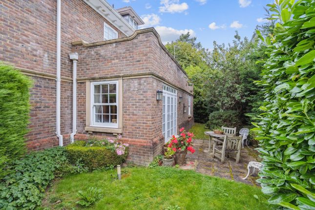 3 Aston House Penn Road, Beaconsfield photo 3