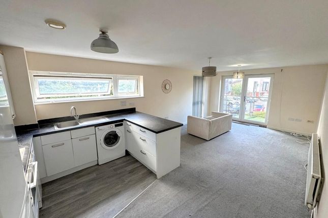 32, Hyde Grove, Dartford photo 3