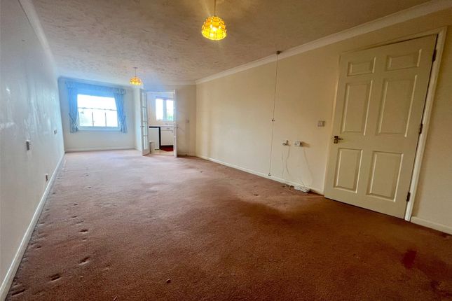 31 Brampton Court,, Stockbridge Road, West Sussex photo 2