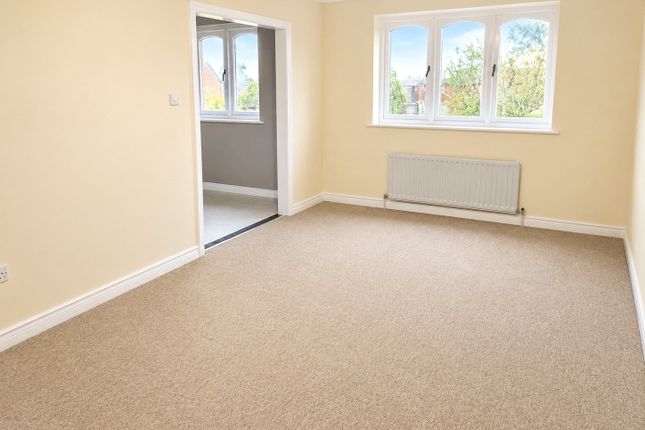 10, Frenches Court, Redhill photo 3