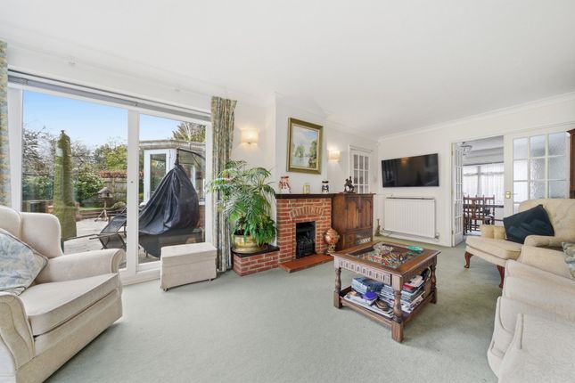 21, Marlyns Drive, Guildford photo 3