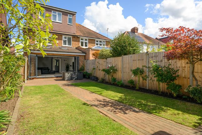 106, Cottimore Avenue, Walton-on-Thames photo 4