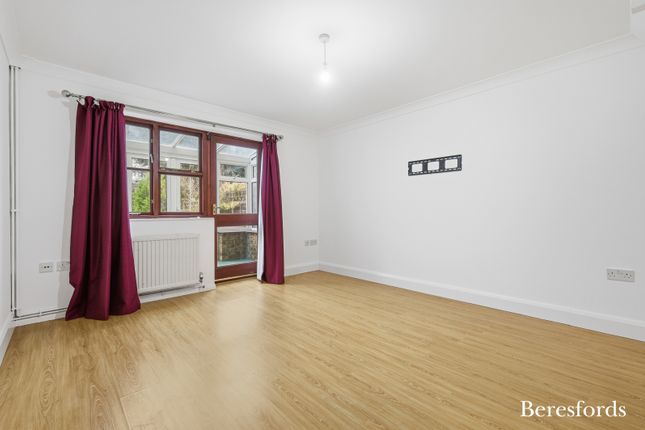 20, Spalt Close, Brentwood photo 2