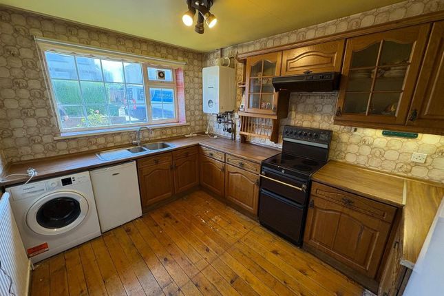 31, Weston Avenue, Bradford photo 3