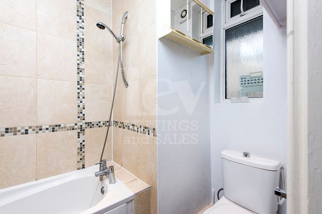 Flat for sale in Damien Street, London