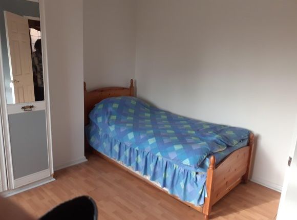 Thumbnail Room to rent in Harvel Avenue, Rochester, Kent