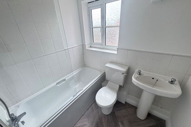 41, Weavers Court, Blackburn photo 5