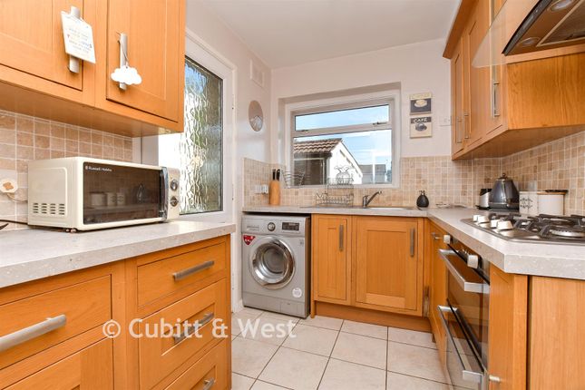121, Wolsey Crescent, Croydon photo 3