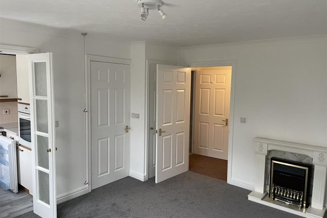 Flat 5, Lowen Court, Quay Street, Truro photo 4