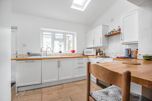 25, Churchill Crescent, Sonning Common photo 4