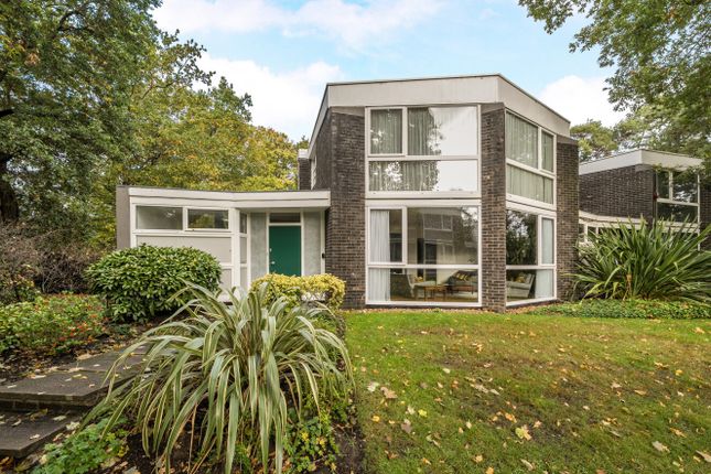 4-bed terraced on 27, Templemere, Surrey, £850,000