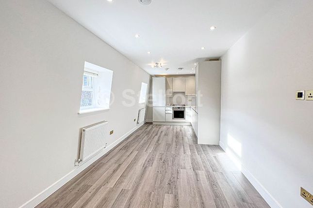 Flat 4, 112 Fonthill Road, London photo 2