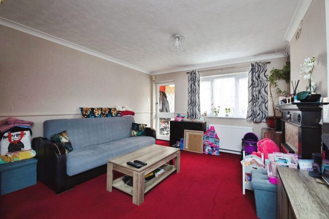109, Grove Road, Romford photo 2