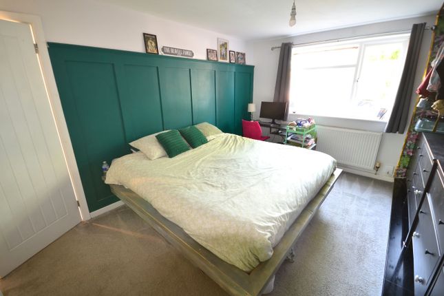 7, Chilham Close, Frimley photo 4