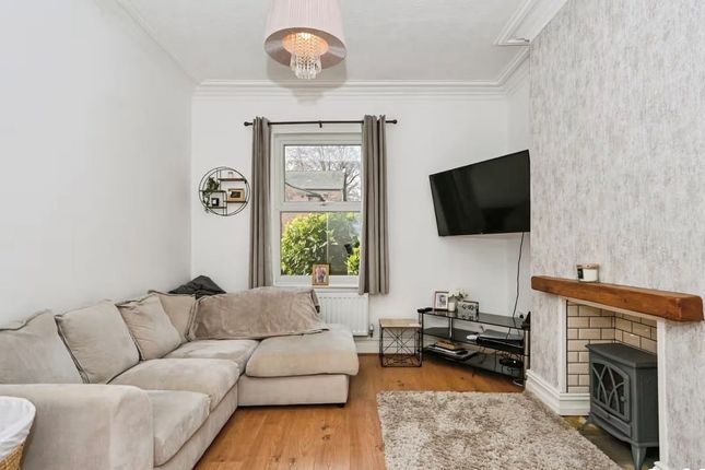 4, Calderbank, Wigan photo 3